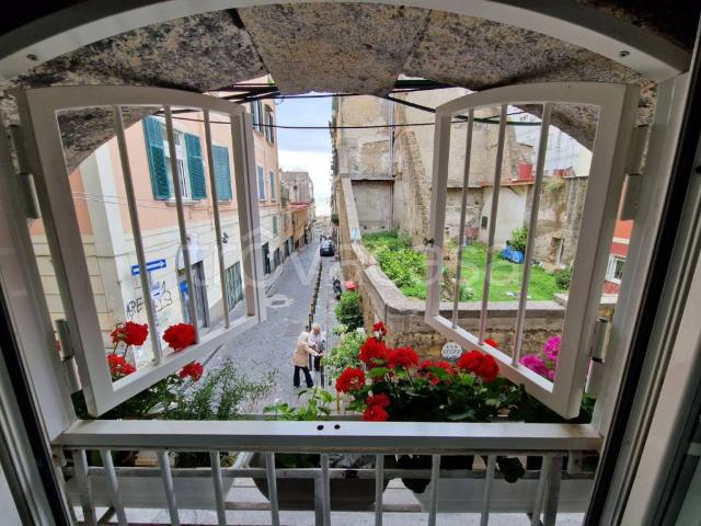 Bilocale in vendita a Napoli via Belvedere 84, Vomero