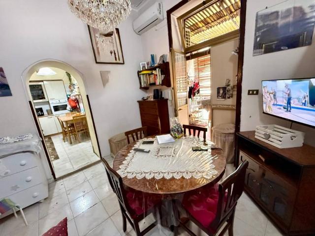Bilocale in vendita a Napoli via Cesare Rosaroll, Tribunali