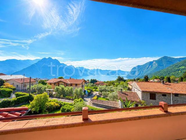 Bilocale in vendita a Solto Collina via 4 Novembre