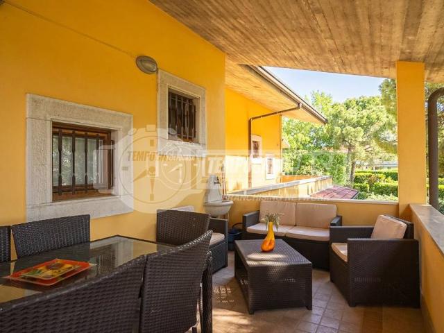 Bilocale in vendita a Sirmione via Salvo d'Acquisto 18