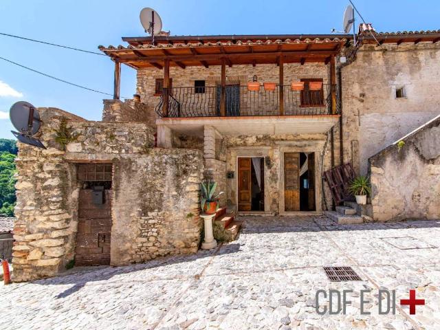 Bilocale in vendita a Poggio Moiano piazza San Rocco