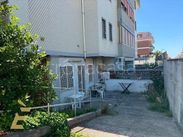 Bilocale in vendita a Pomezia via Rumenia, 121