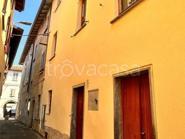 Bilocale in vendita a Paderno d'Adda via Roma