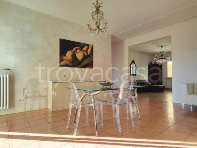 Trilocale in vendita a Piacenza via Del Castello, 70, Via Taverna Ospedale