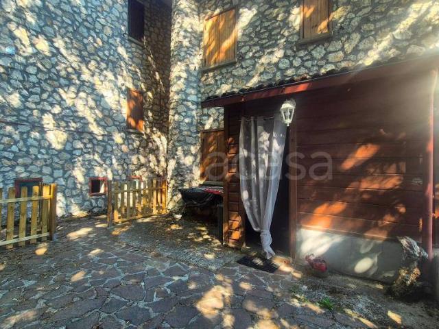 Bilocale in vendita a Rocca di Cambio via Santa Lucia
