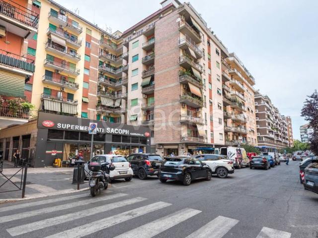 Bilocale in vendita a Roma via Caffaro, 69, Garbatella