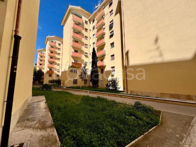 Bilocale in vendita a Roma via Calpurnio Fiamma, Cinecittà