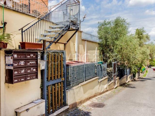 Bilocale in vendita a Roma via Capena, 27, Tomba di Nerone