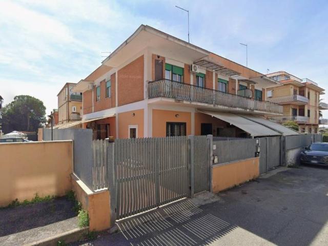 Bilocale in vendita a Roma via Celio Caldo, Torre angela