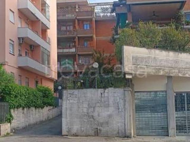 Bilocale in vendita a Roma via Altacomba, Ardeatino Montagnola