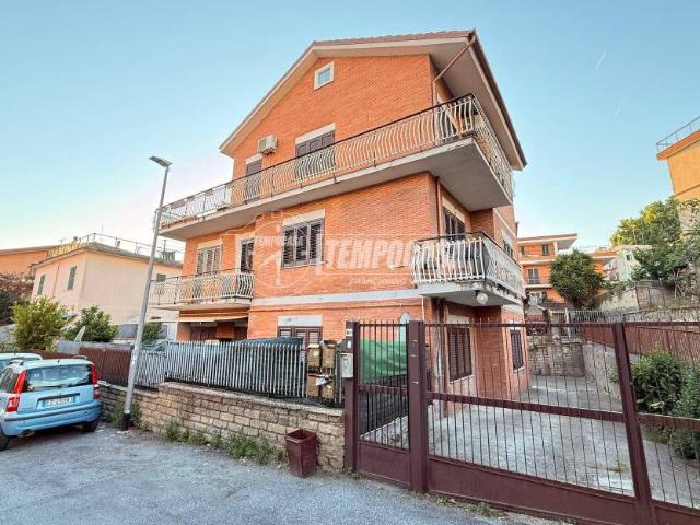 Bilocale in vendita a Roma via Giuseppe Carampi 18/a, Ottavia