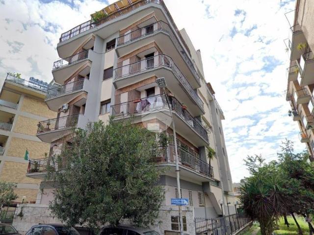 Bilocale in vendita a Roma via Giuseppe Martucci, 28, Africano Villa Chigi