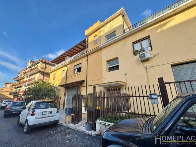 Bilocale in vendita a Roma via Giarratana, 106, Borghesiana