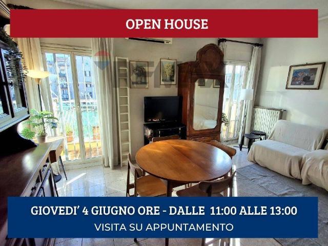 Bilocale in vendita a Roma via Dei Capocci, Monti