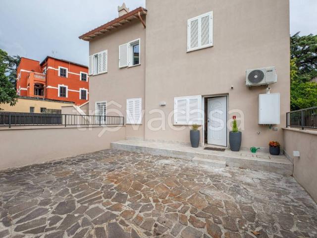 Bilocale in vendita a Roma via dei Carraresi, Pisana Bravetta