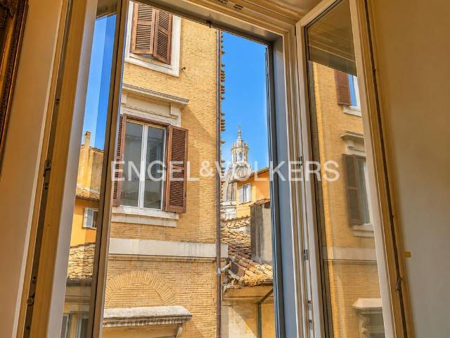 Bilocale in vendita a Roma via del Governo Vecchio, Piazza Navona