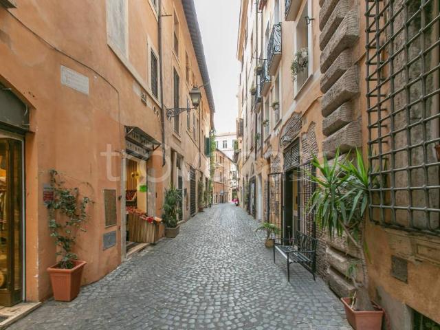 Bilocale in vendita a Roma via della Reginella, 6, Ghetto Portico d'Ottavia