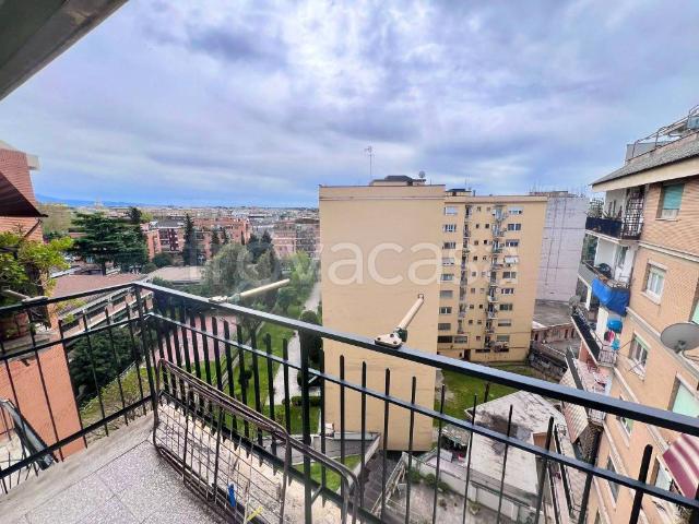 Bilocale in vendita a Roma via Oderisi da Gubbio, Marconi