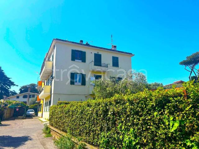 Bilocale in vendita a Roma via Lucio Vero, Quarto Miglio