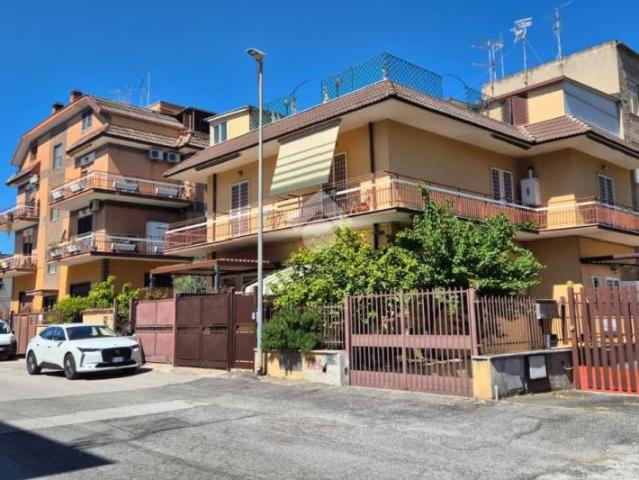 Bilocale in vendita a Roma via Montemesola, 46, Torre Gaia