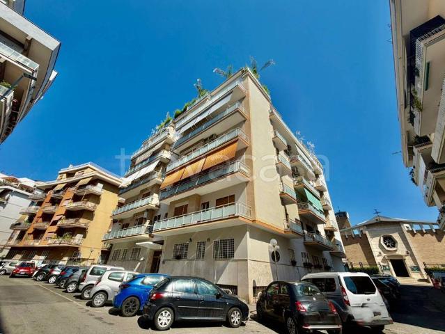 Bilocale in vendita a Roma via Santa Bernadette, Baldo degli Ubaldi