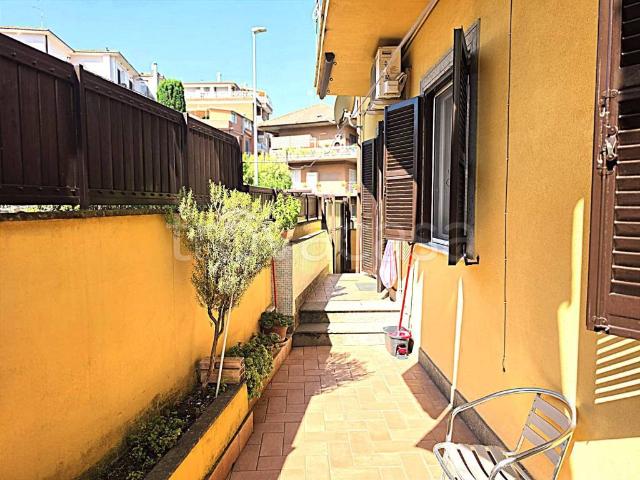 Bilocale in vendita a Roma via Plautilla, Casalotti