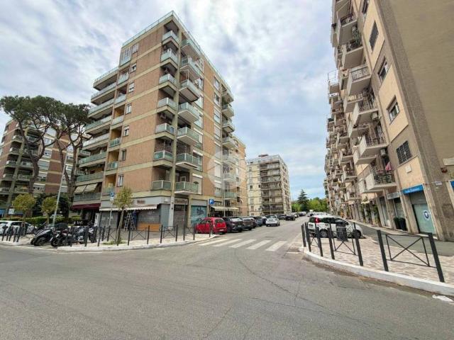 Bilocale in vendita a Roma viale Val Padana, Conca d'Oro Valli