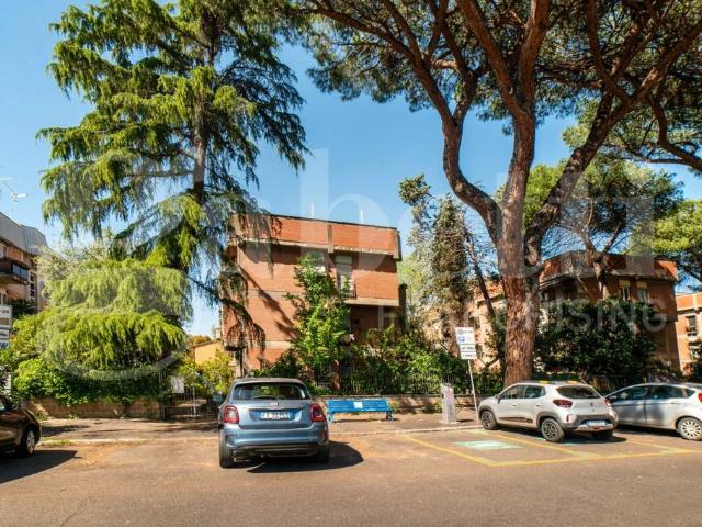 Bilocale in vendita a Roma, Cecchignola Giuliano Dalmata