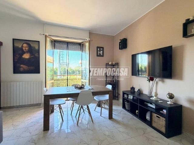 Bilocale in vendita a Rho via Pontida 20