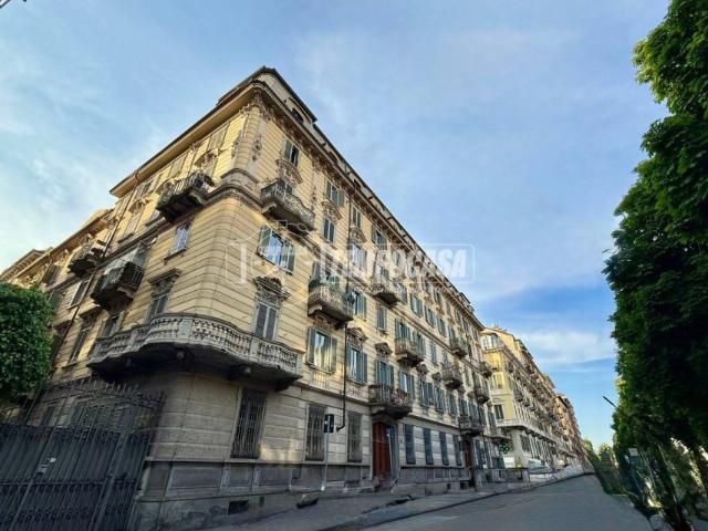 Bilocale in vendita a Torino corso Re Umberto, 40, Crocetta