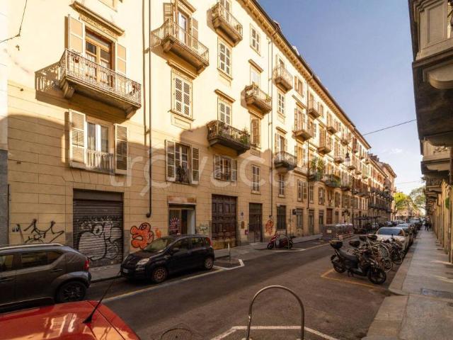 Bilocale in vendita a Torino via Belfiore, 13, San Salvario Baretti