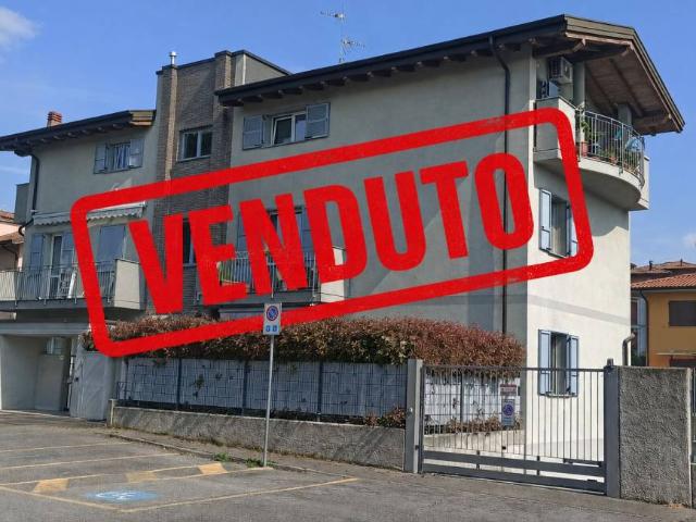 Bilocale in vendita a Trezzano Rosa via Enrico Berlinguer, 9