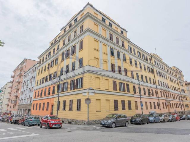 Bilocale in vendita a Trieste via Edmondo De Amicis, 21, San Vito Campi Elisi