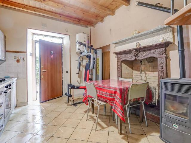 Bilocale in vendita a Varano Borghi via Varese