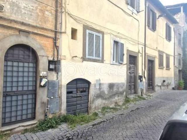 Bilocale in vendita a Viterbo via Lucchi, Sacrario Piazza della Rocca