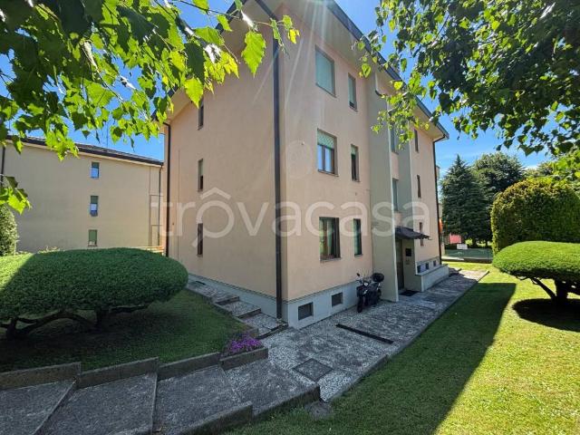 Bilocale in vendita a Villa Guardia via Indipendenza, 16
