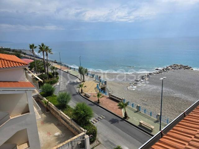 Bilocale in vendita ad Acquappesa via Lungomare, 16