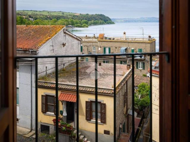 Bilocale in vendita ad Anguillara Sabazia via del Lago, 8
