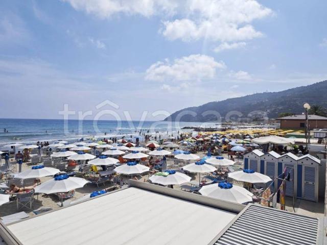 Bilocale in vendita ad Andora via Giovanni Rattalino, 4, Marina Di Andora