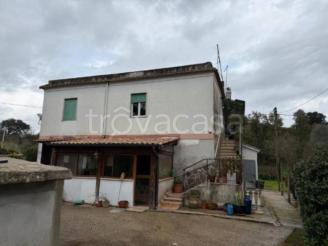 Bilocale in vendita ad Ardea via Pian di Frasso, 1, Castagnetta Strampelli