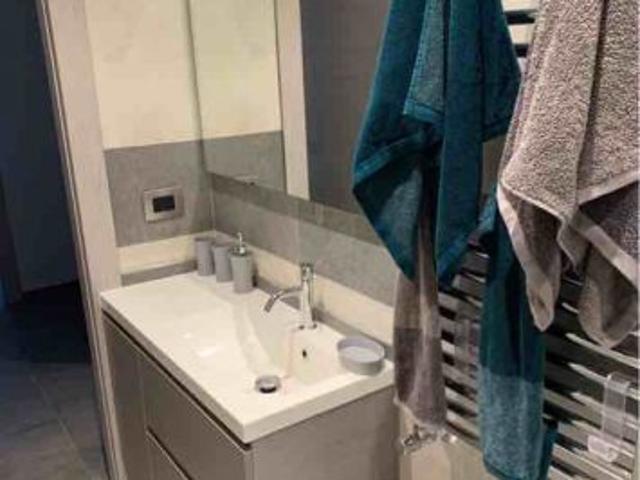 BILOCALE IN VIA BOSTON: 400 euro