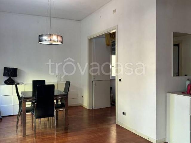 Bilocale in affitto a Cologno Monzese viale Piave, 12