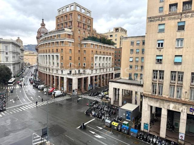Bilocale in affitto a Genova piazza Dante, 9, Centro Città