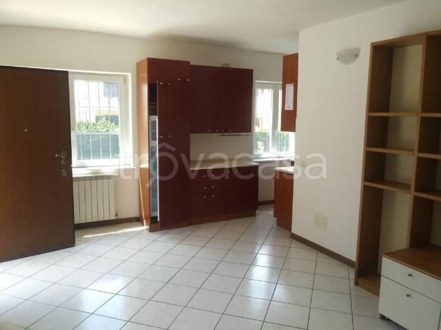 Bilocale in affitto a Orsenigo via Montello, 36