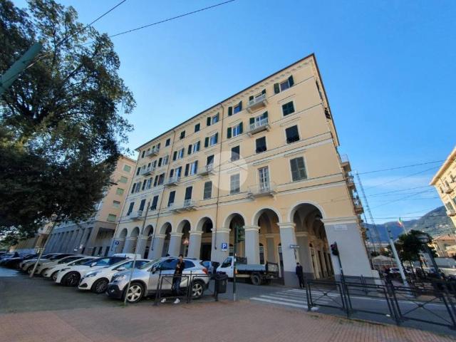 Bilocale in affitto a La Spezia via persio, 49, Centro Storico