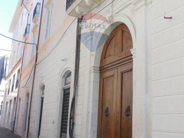 Bilocale in affitto a L'Aquila via Simonetto, 16, Duomo Fontana Luminosa