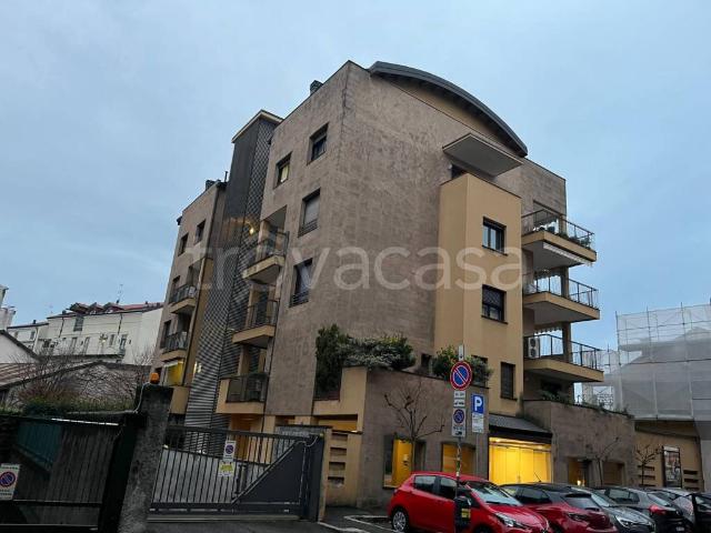 Bilocale in affitto a Monza via Matteo da Campione, San Biagio