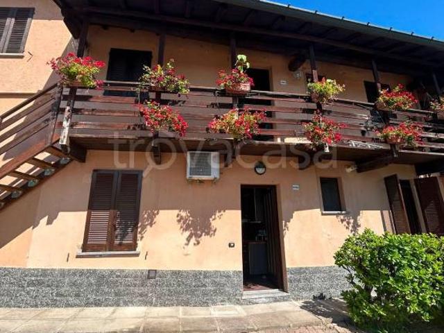 Bilocale in affitto a Mercallo via Fornace, 1150