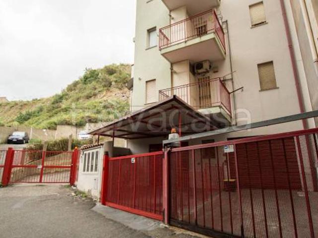 Bilocale in affitto a Messina via Comunale Santo, 83a, Gazzi