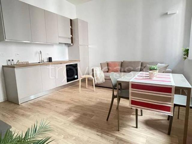Bilocale in affitto a Milano via Vittorio Salmini, 4, Porta Romana Medaglie d'Oro
